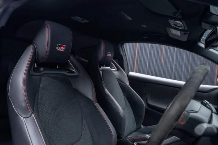 Vehicle Image 12