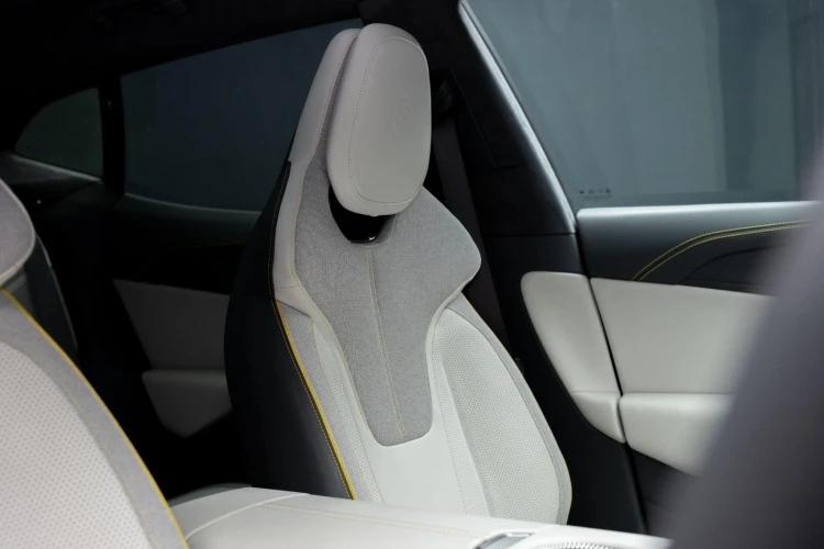Vehicle Image 36