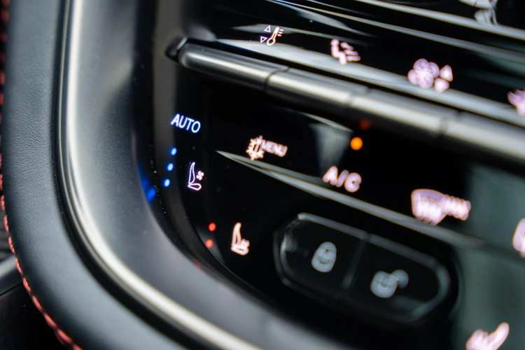 Vehicle Image 12