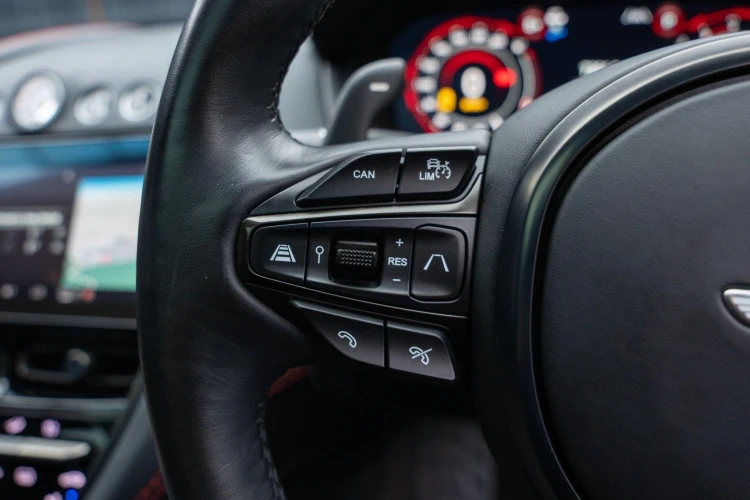 Vehicle Image 32