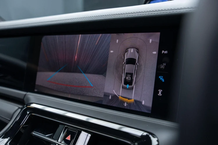 Vehicle Image 10