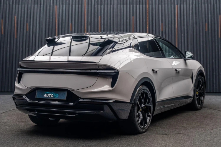 Vehicle Image 15