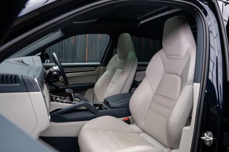 Vehicle Image 43