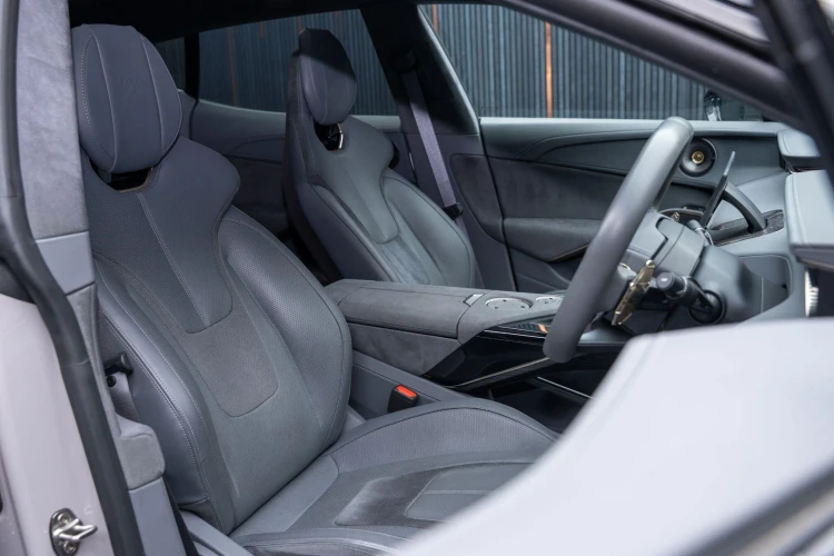Vehicle Image 12