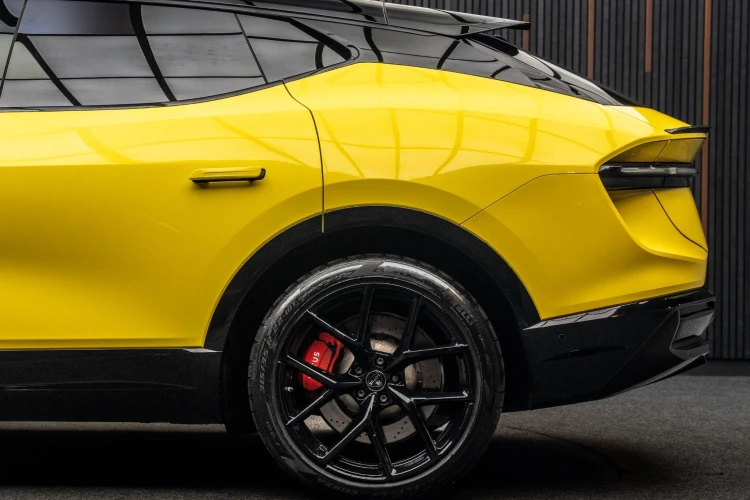 Vehicle Image 13
