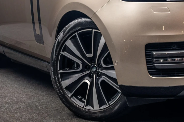 Vehicle Image 13