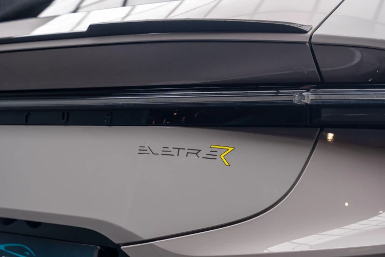 Vehicle Image 25