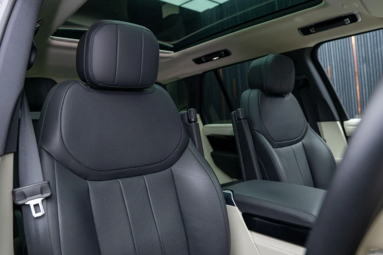 Vehicle Image 12