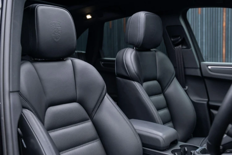 Vehicle Image 12