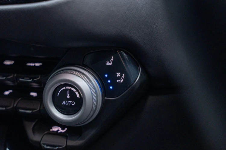 Vehicle Image 8