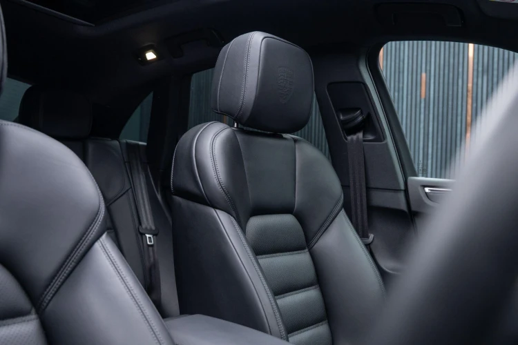 Vehicle Image 30