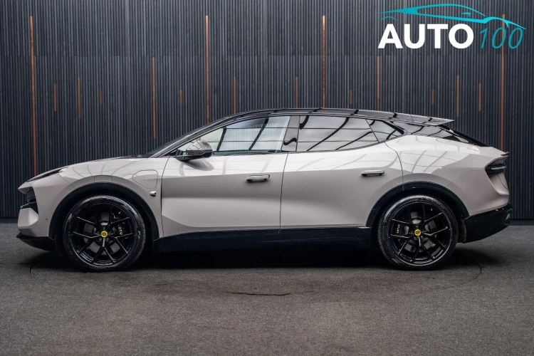 Vehicle Image 9