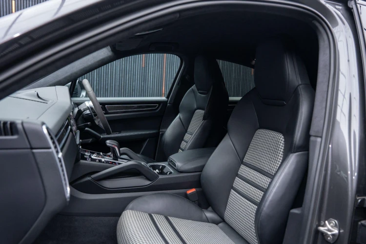 Vehicle Image 37