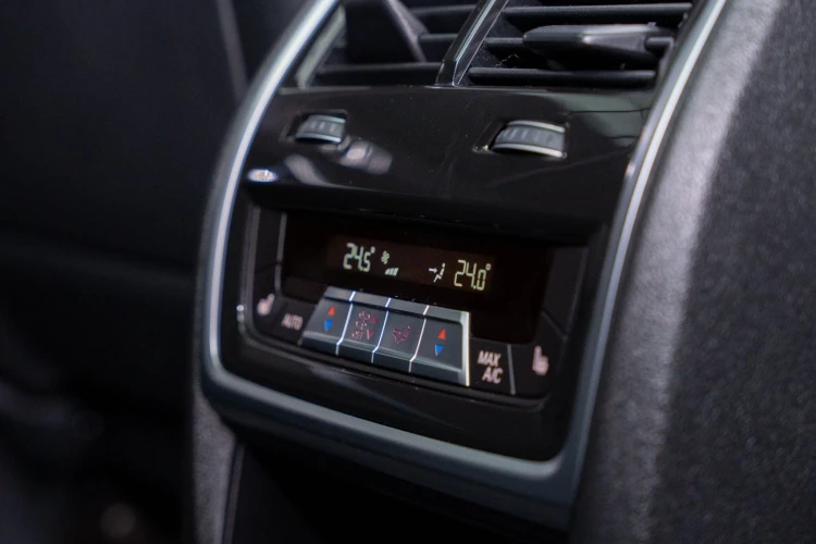 Vehicle Image 36