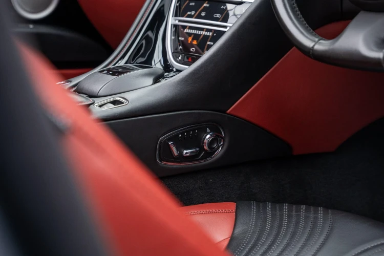 Vehicle Image 30