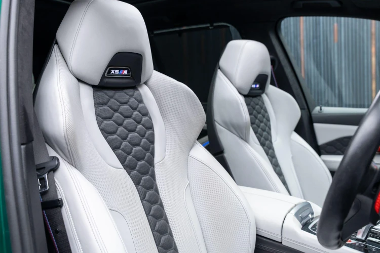 Vehicle Image 12