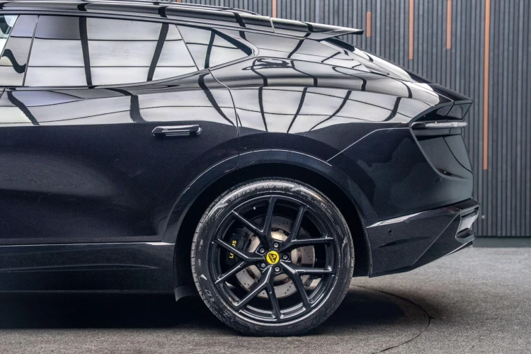 Vehicle Image 15