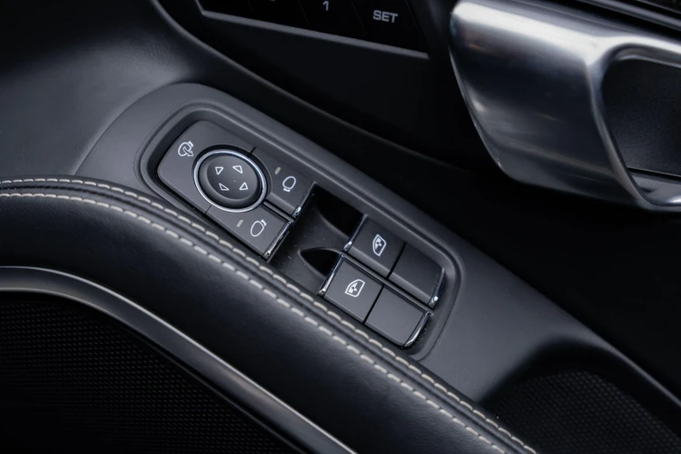 Vehicle Image 36