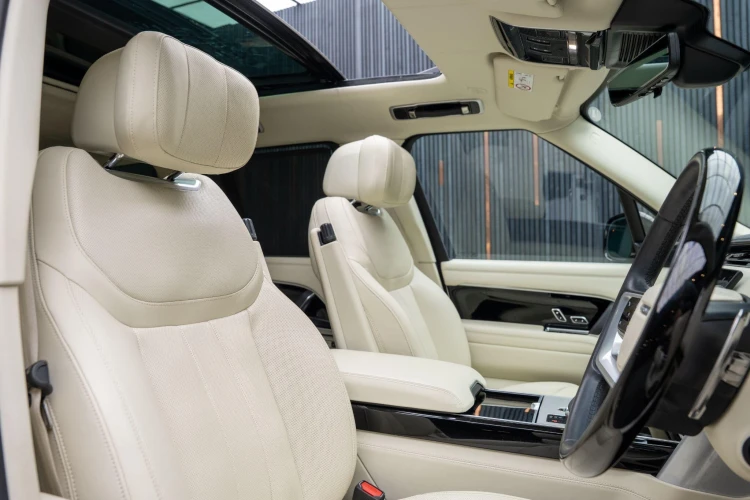 Vehicle Image 12