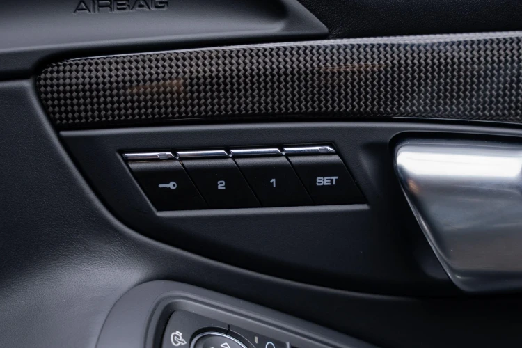 Vehicle Image 32