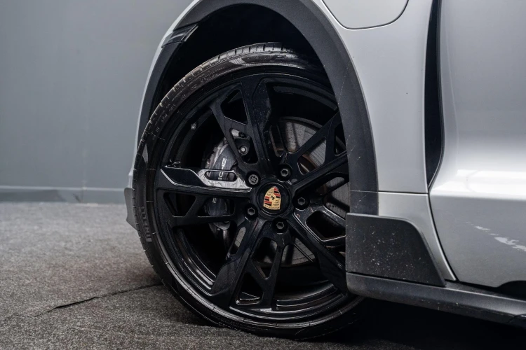 Vehicle Image 11