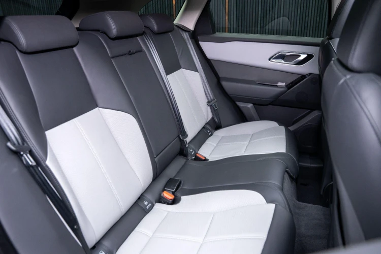 Vehicle Image 14