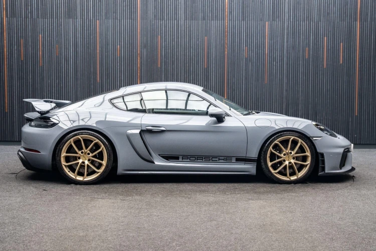 Vehicle Image 9