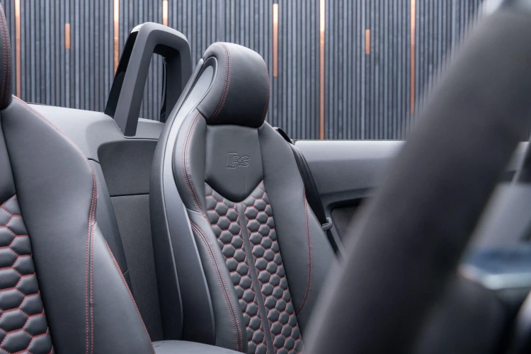 Vehicle Image 14