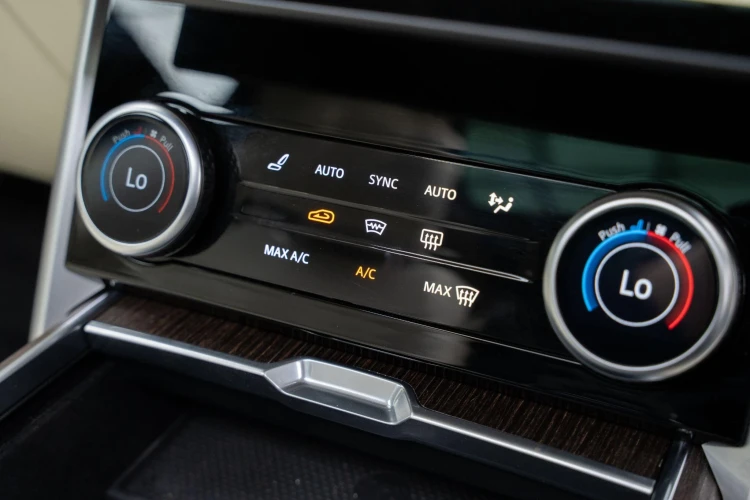 Vehicle Image 30