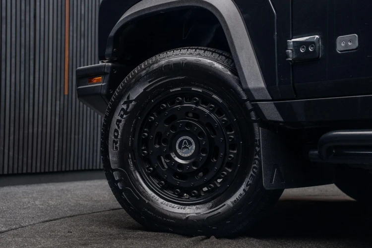 Vehicle Image 13