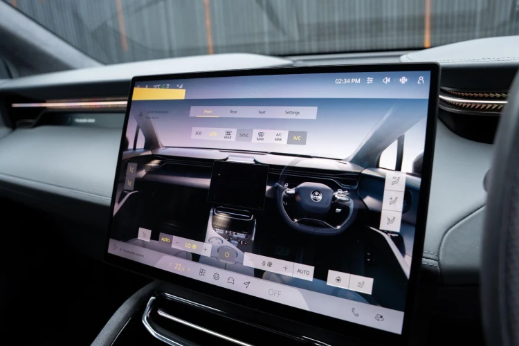 Vehicle Image 10