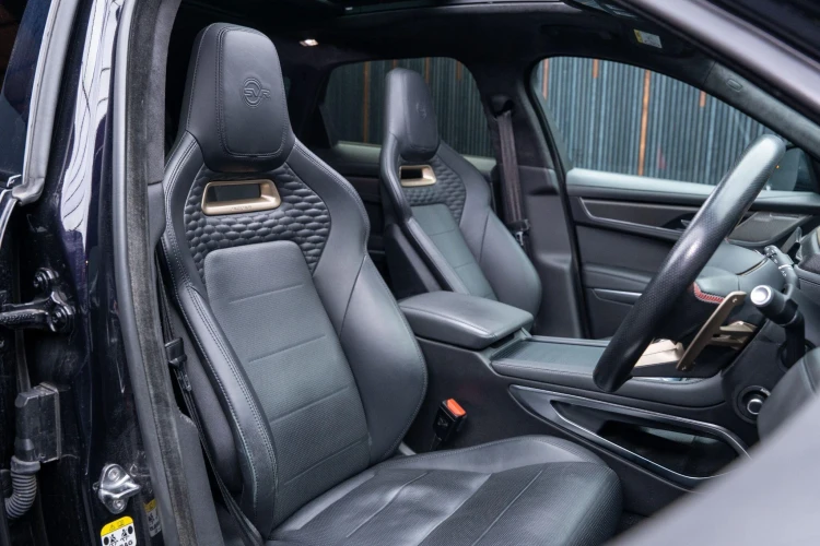 Vehicle Image 12