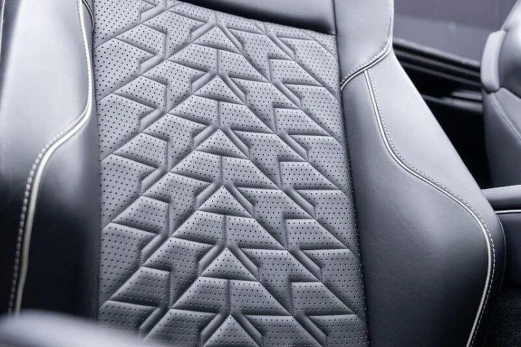 Vehicle Image 14