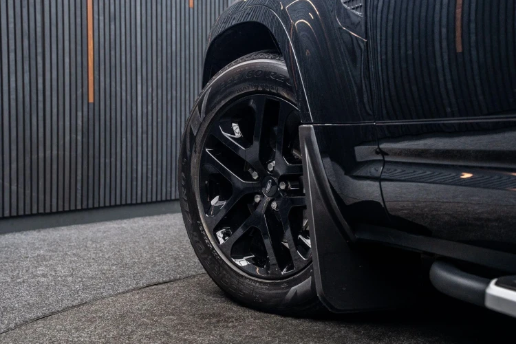 Vehicle Image 13