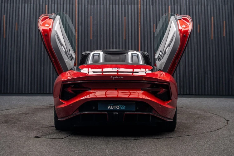 Vehicle Image 32