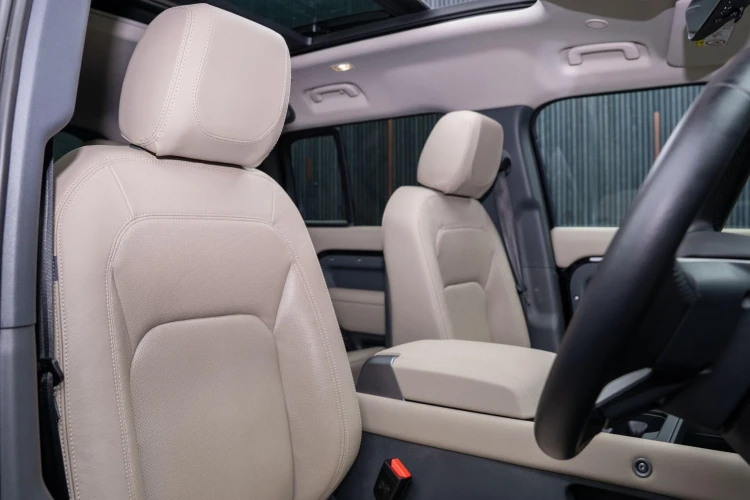 Vehicle Image 12