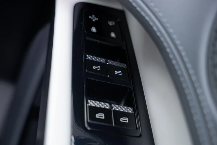 Vehicle Image 37