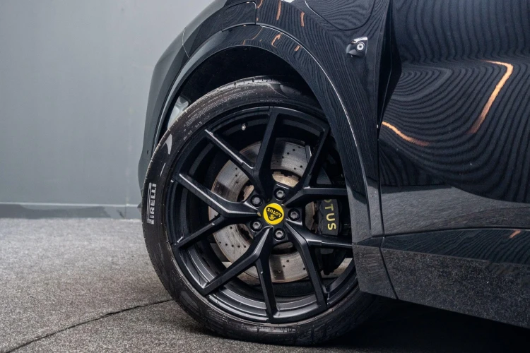 Vehicle Image 11