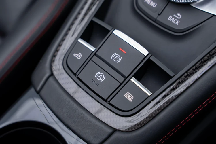Vehicle Image 32