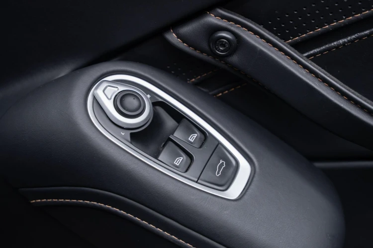 Vehicle Image 30