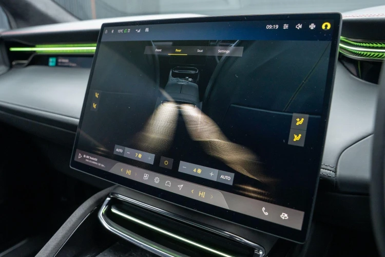 Vehicle Image 30