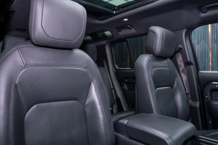 Vehicle Image 12