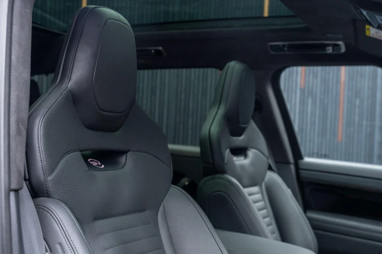 Vehicle Image 11