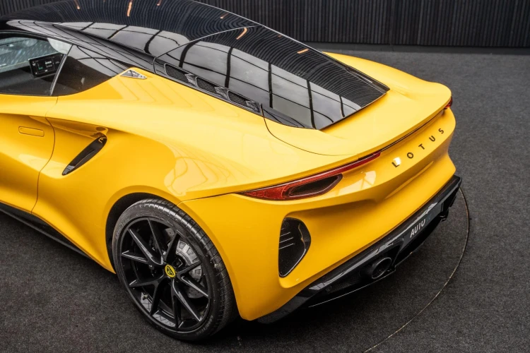 Vehicle Image 9
