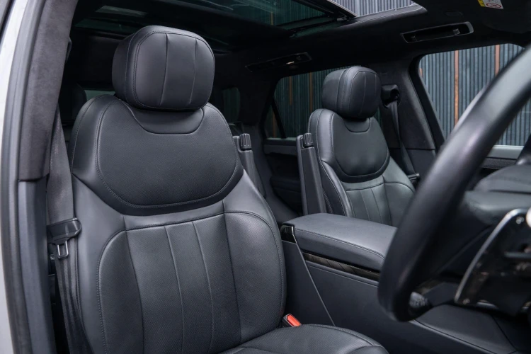 Vehicle Image 12