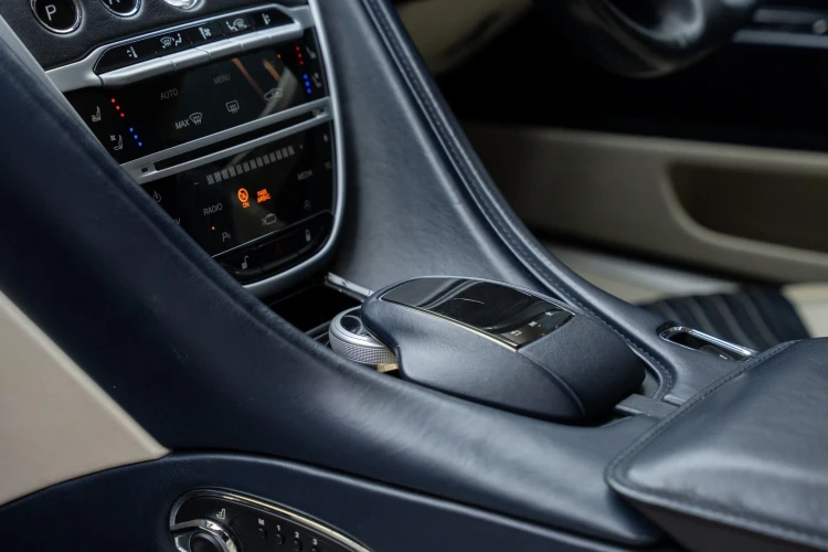 Vehicle Image 36