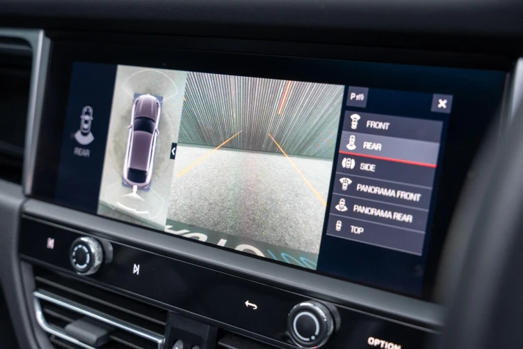Vehicle Image 6