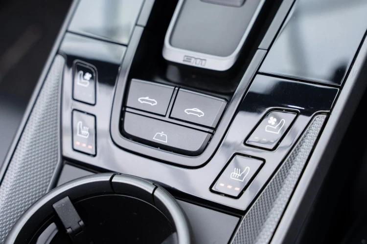 Vehicle Image 30