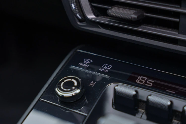 Vehicle Image 32