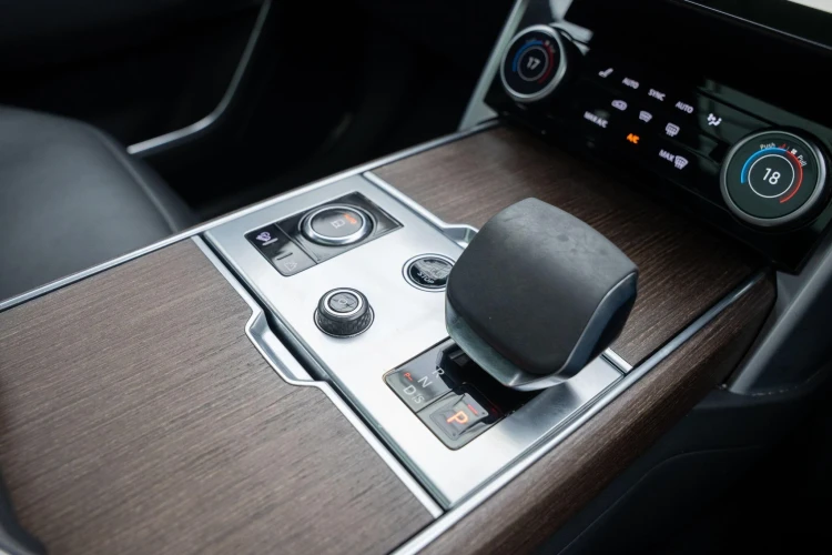 Vehicle Image 30